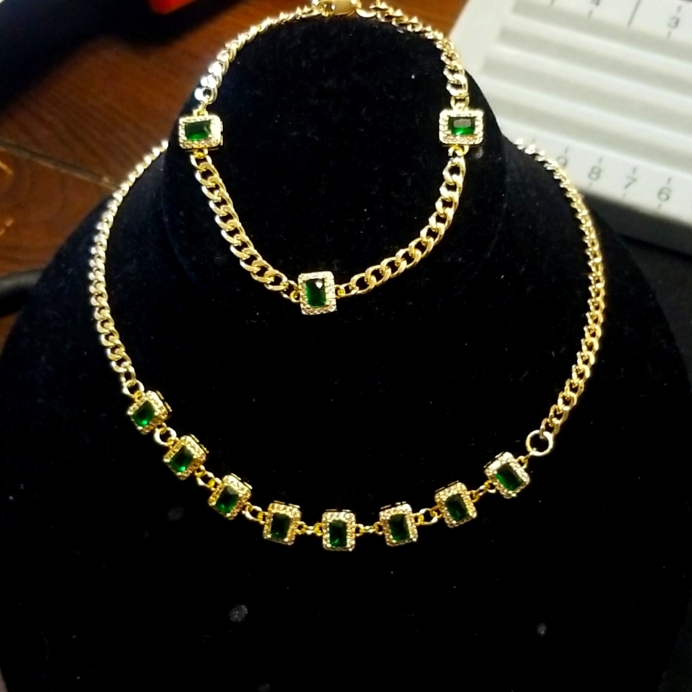 Green and gold necklace set with bracelet